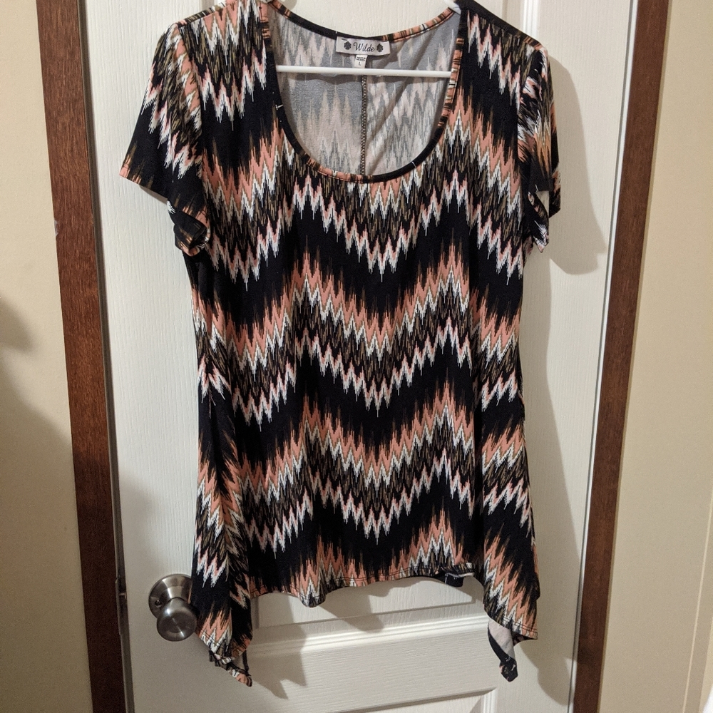 SALE Wilde Asymmetrical Boho Chevron Aztec Short Sleeve Swing Top Black Pink